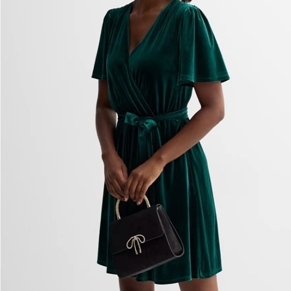 Draper James Flutter Sleeve Tie Waist Velvet Dress NWT - Picture 4 of 10